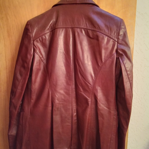 Etienne Aigner Vintage Burgandy Leather, Fully Lined, Women's Coat - Picture 10 of 10